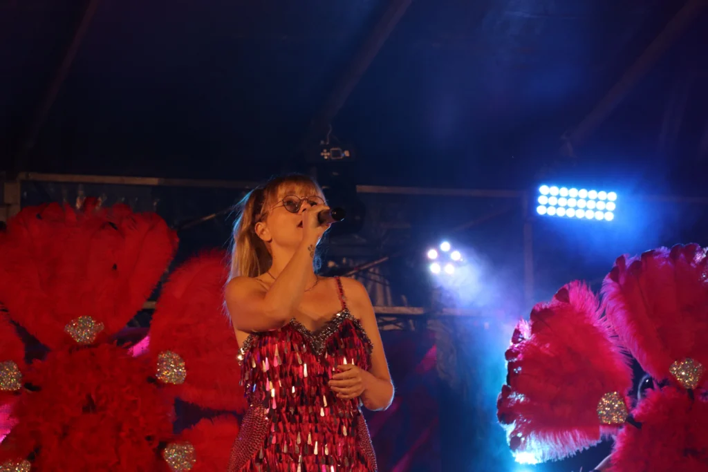 En images : le Port du Canal se transforme en cabaret à ciel ouvert