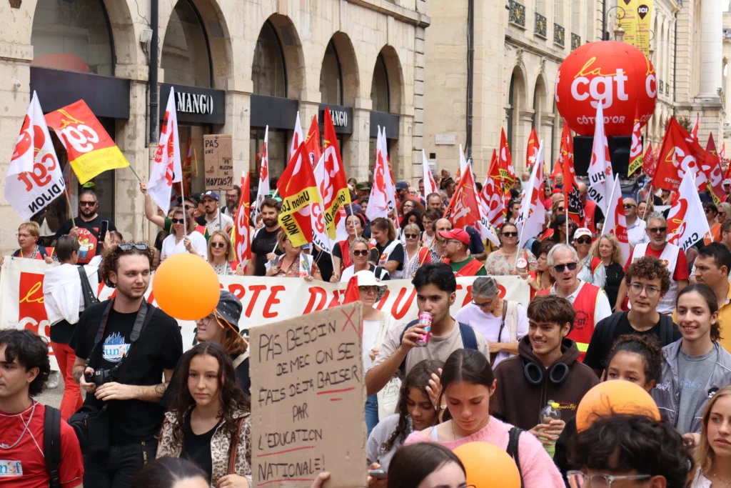 EN IMAGES. Grève et manifestation dans la fonction publique : le cortège dans les rues de Dijon