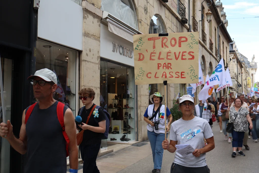 EN IMAGES. Grève et manifestation dans la fonction publique : le cortège dans les rues de Dijon