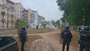 À Dijon, la mobilisation lycéenne se poursuit dans la tension : nouveaux blocages, interventions policières et colère sur les conditions d’études