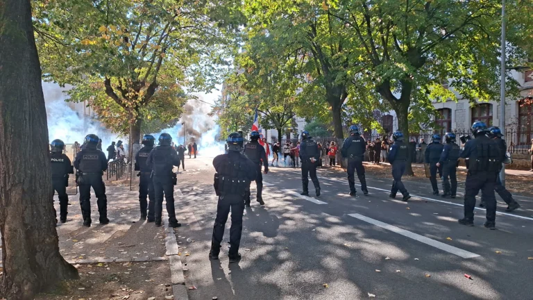 Mobilisation lycéenne en Côte-d’Or : 2 200 manifestants et des tensions à Dijon, selon la préfecture