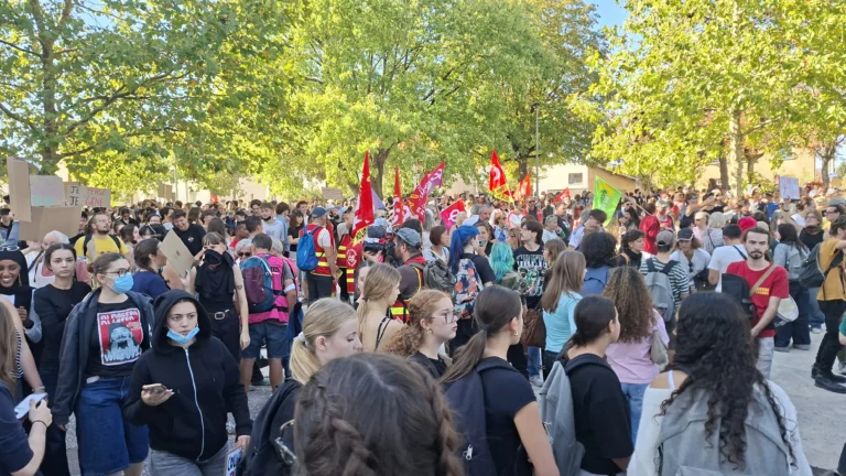 Mobilisation lycéenne à Dijon : 2 200 manifestants selon la préfecture, jusqu’à 5 000 selon les syndicats