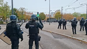 Manifestation contre la vie chère à Dijon : 4 500 participants, des violences et 11 interpellations selon la préfecture