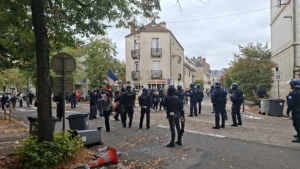 Violences urbaines en marge du mouvement lycéen : près de 6 900 gardes à vue, dont 86 % de mineurs