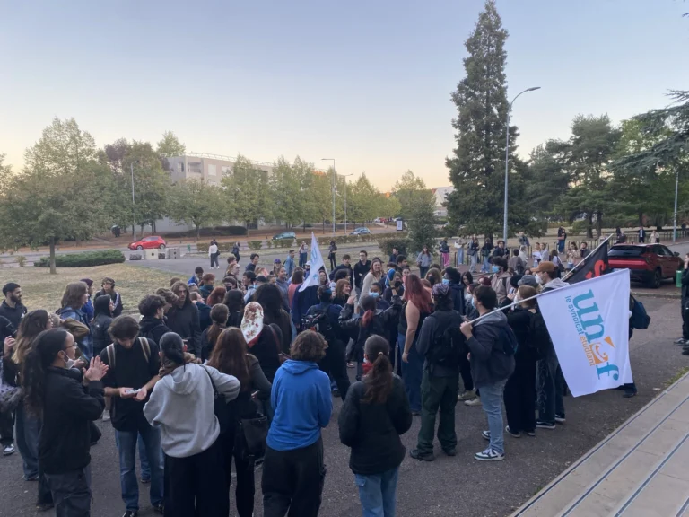 Dijon : des étudiants se mobilisent sur le campus, le bâtiment Droit-Lettres fermé