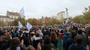 En direct : Gilets jaunes et syndicats se rassemblent place de la République à Dijon !