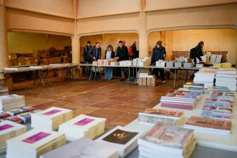 Dijon : des livres d’art, des affiches et des objets à récupérer gratuitement au Palais des ducs