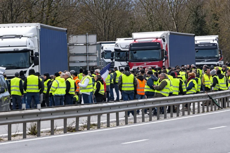 Une marée jaune pour un samedi noir ? Les Gilets jaunes de retour dans la rue ce 17 octobre