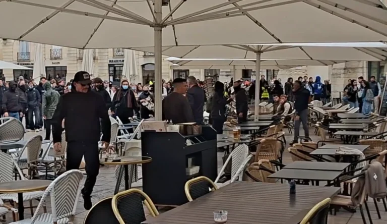 Dijon : une rixe éclate entre manifestants et personnes attablées à une terrasse, sur fond d&rsquo;accusations de racisme ?