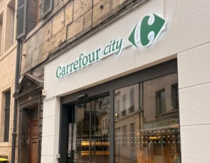 À Dijon, Carrefour City s’installe juste en face de Casino Shop, rue Monge : quand la concurrence commerciale vire à l’absurde