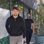 Manifestation lycéenne à Dijon : deux commerçants équipés de matraques et de gazeuses face aux manifestants, une scène qui interroge