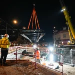 Dijon : une nouvelle passerelle cyclable de 25 tonnes installée au-dessus du canal avenue Jean-Jaurès