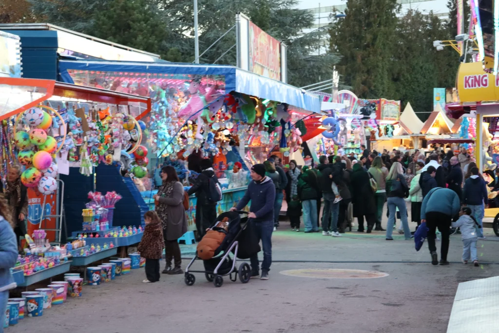 EN IMAGES – Dijon : la fête foraine bat son plein, entre sensations fortes et ambiance festive