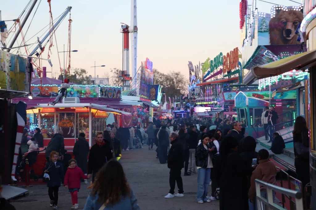 EN IMAGES – Dijon : la fête foraine bat son plein, entre sensations fortes et ambiance festive