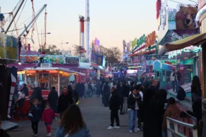 EN IMAGES – Dijon : la fête foraine bat son plein, entre sensations fortes et ambiance festive