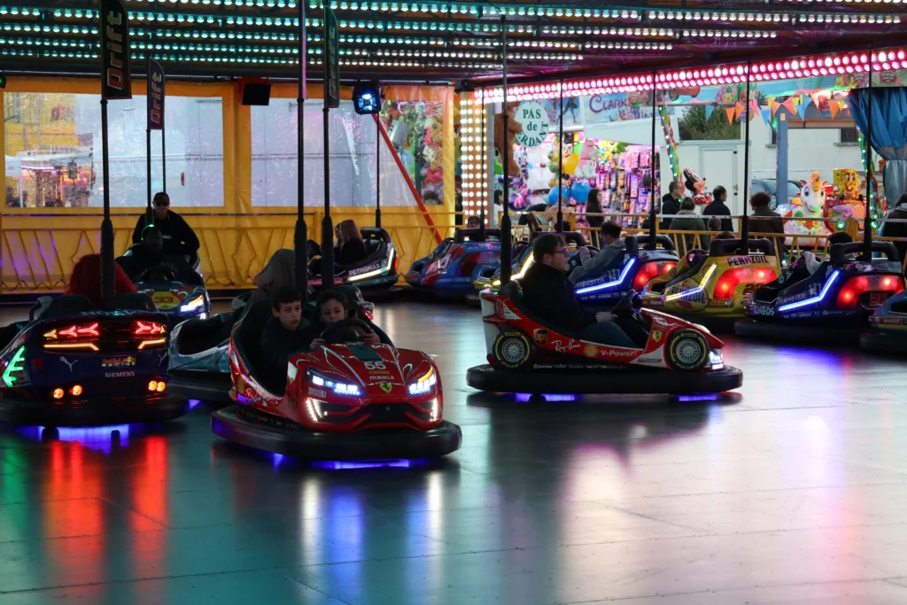 EN IMAGES – Dijon : la fête foraine bat son plein, entre sensations fortes et ambiance festive
