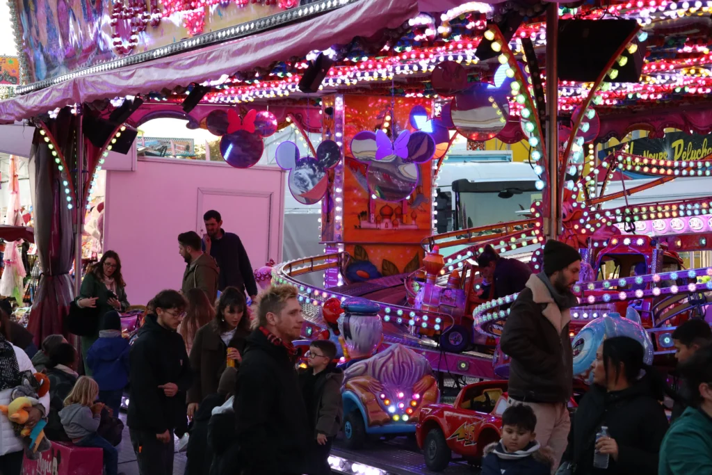 EN IMAGES – Dijon : la fête foraine bat son plein, entre sensations fortes et ambiance festive