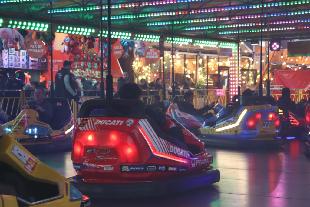 EN IMAGES – Dijon : la fête foraine bat son plein, entre sensations fortes et ambiance festive
