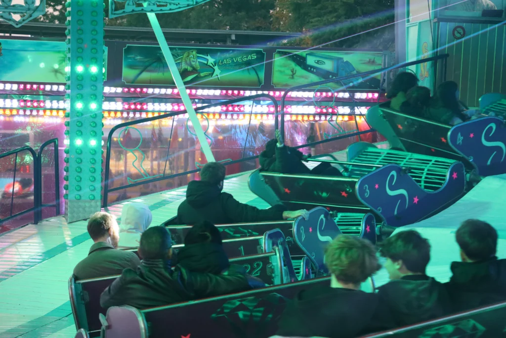 EN IMAGES – Dijon : la fête foraine bat son plein, entre sensations fortes et ambiance festive