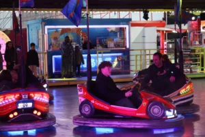 Fête foraine de Dijon : des tarifs qui font grincer des dents, 5 euros le tour d’auto-tamponneuses, les familles déchantent