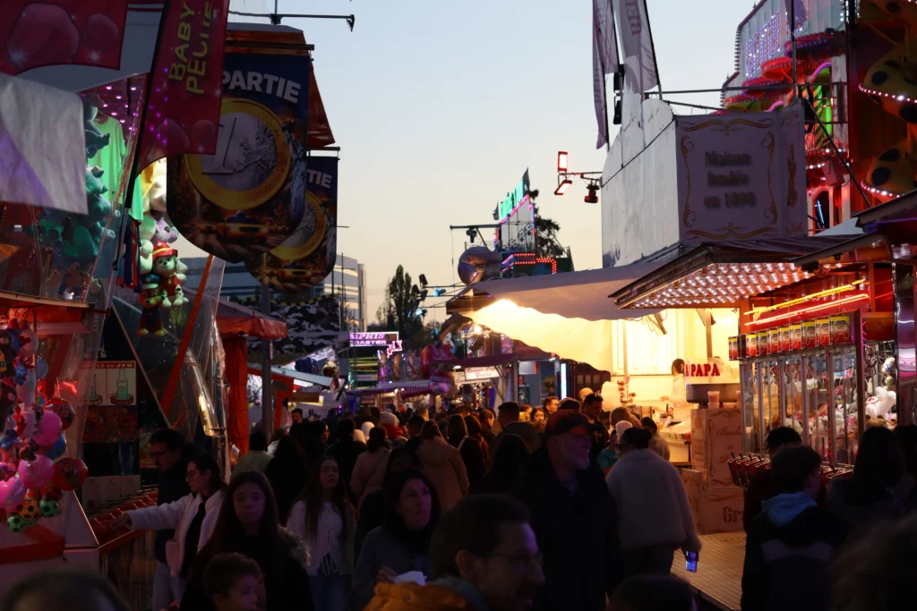 EN IMAGES – Dijon : la fête foraine bat son plein, entre sensations fortes et ambiance festive
