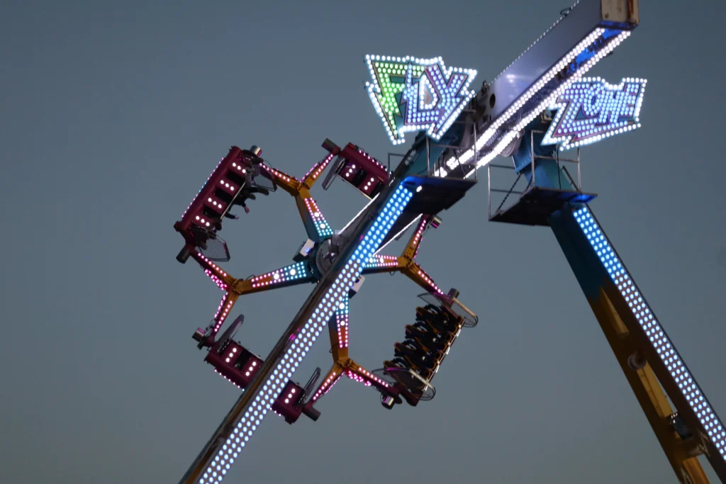 EN IMAGES – Dijon : la fête foraine bat son plein, entre sensations fortes et ambiance festive