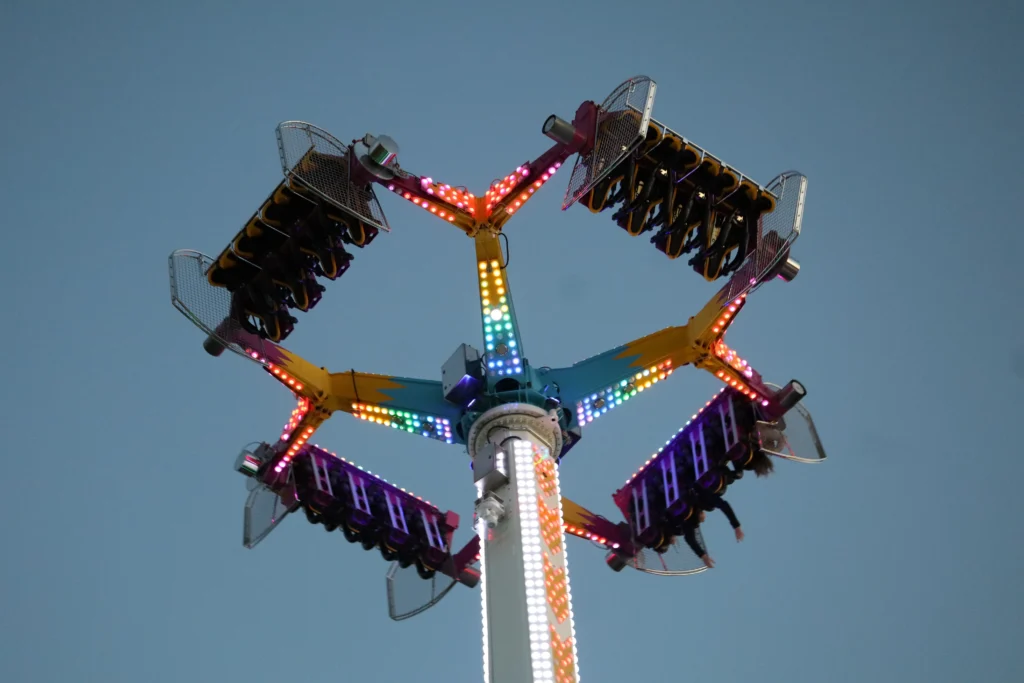 EN IMAGES – Dijon : la fête foraine bat son plein, entre sensations fortes et ambiance festive