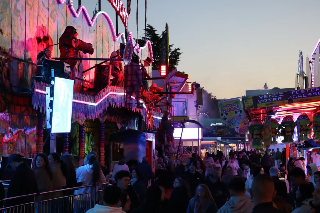 EN IMAGES – Dijon : la fête foraine bat son plein, entre sensations fortes et ambiance festive