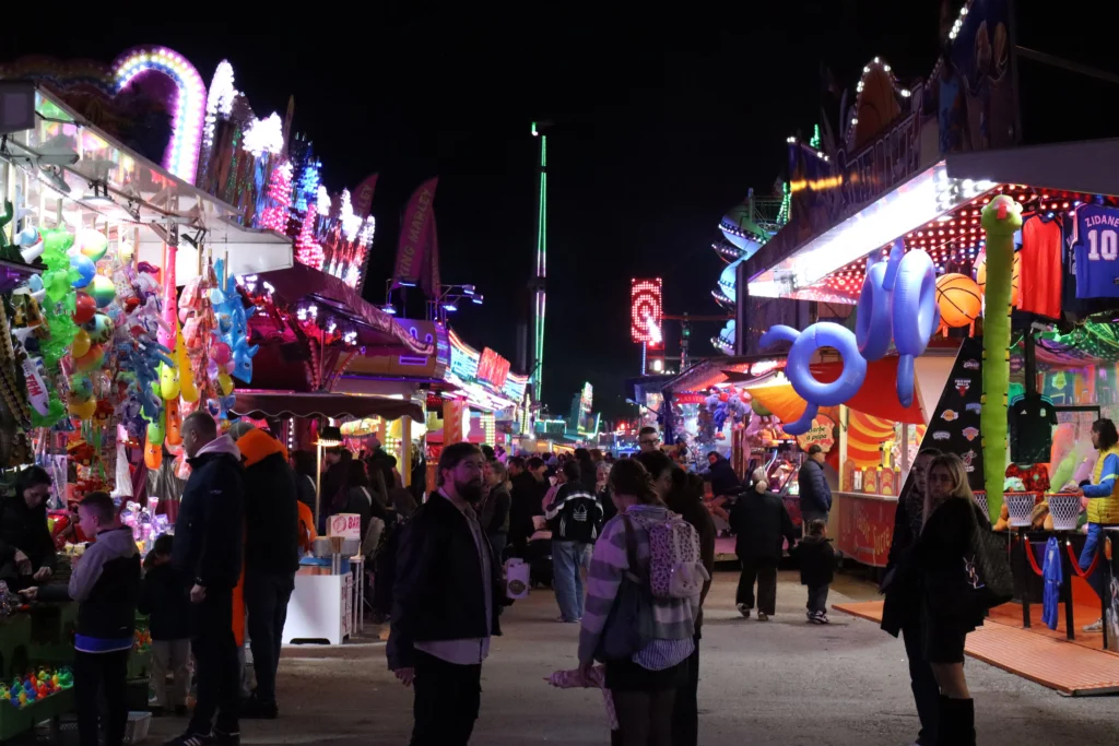 EN IMAGES – Dijon : la fête foraine bat son plein, entre sensations fortes et ambiance festive