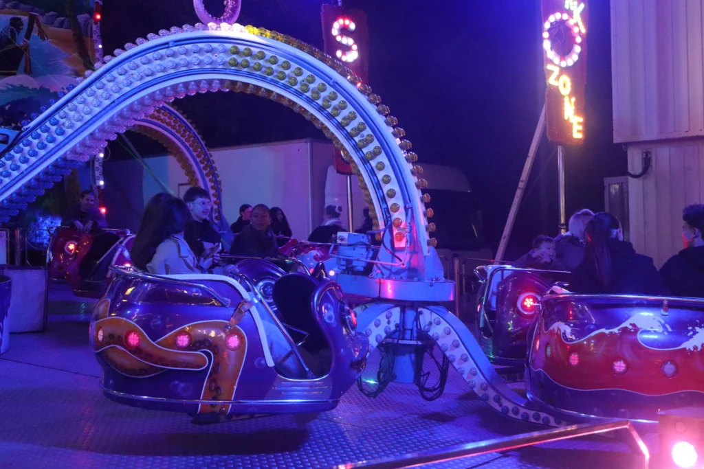 EN IMAGES – Dijon : la fête foraine bat son plein, entre sensations fortes et ambiance festive