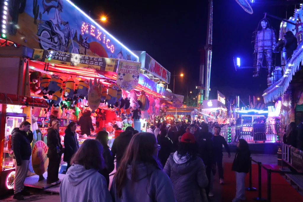 EN IMAGES – Dijon : la fête foraine bat son plein, entre sensations fortes et ambiance festive