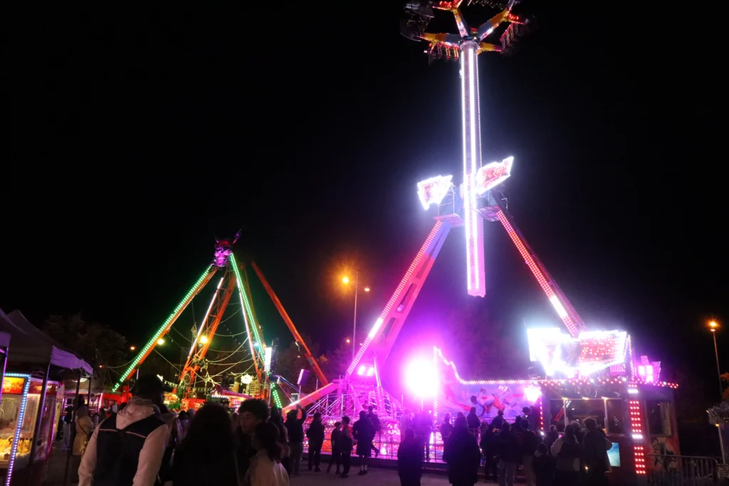EN IMAGES – Dijon : la fête foraine bat son plein, entre sensations fortes et ambiance festive