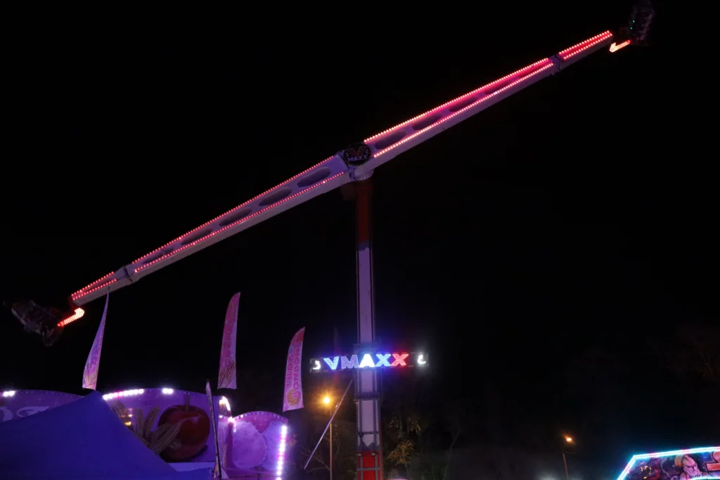 EN IMAGES – Dijon : la fête foraine bat son plein, entre sensations fortes et ambiance festive