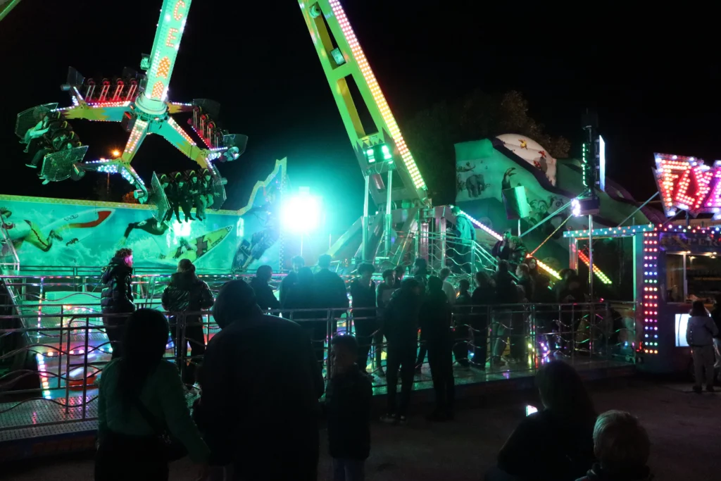 EN IMAGES – Dijon : la fête foraine bat son plein, entre sensations fortes et ambiance festive