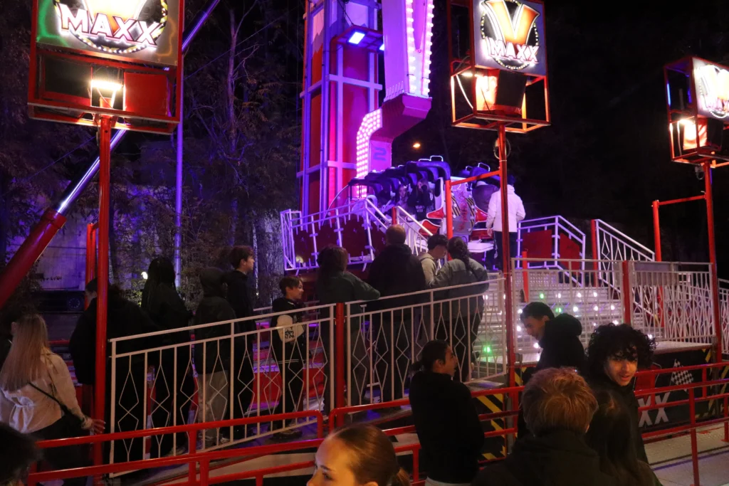 EN IMAGES – Dijon : la fête foraine bat son plein, entre sensations fortes et ambiance festive