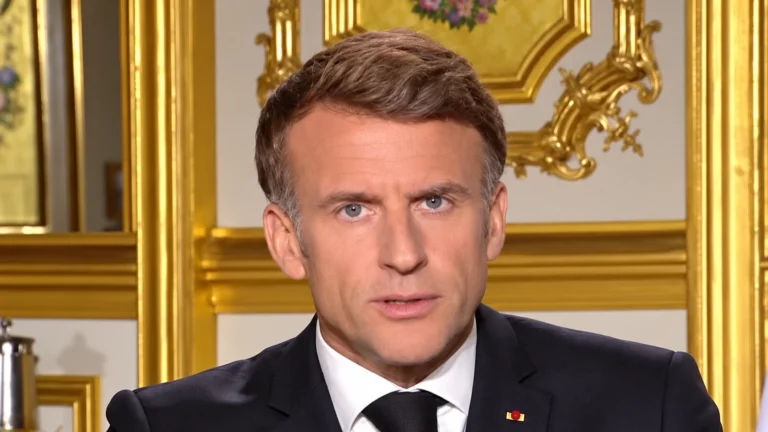 La France s’embrase, Macron botte en touche : les Français attendaient des actes