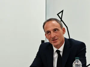 Raphaël Glucksmann remporte largement la primaire de la gauche avec 66 % des voix dès le premier tour